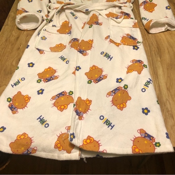 Yashulan Hello Kitty Long Belted Robe Womens Size Adjustable White Pockets - Picture 3 of 7